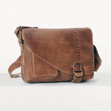 Lade das Bild in den Galerie-Viewer, Umhängetasche Büffelleder klein-Rucksäcke und Umhängetaschen-Aunts & Uncles-Lederhaus Schliesselberger