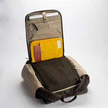 Lade das Bild in den Galerie-Viewer, Rucksack mittel recycelte PET-Flaschen-Rucksäcke und Umhängetaschen-PropertyOf-Lederhaus Schliesselberger