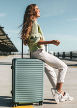 Lade das Bild in den Galerie-Viewer, Reisetrolley groß Polycarbonat-Reisegepäck-Samsonite-Lederhaus Schliesselberger