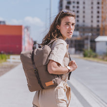 Lade das Bild in den Galerie-Viewer, Rucksack klein recycelte PET-Flaschen-Rucksäcke und Umhängetaschen-PropertyOf-Lederhaus Schliesselberger