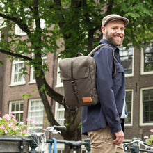 Lade das Bild in den Galerie-Viewer, Rucksack klein recycelte PET-Flaschen-Rucksäcke und Umhängetaschen-PropertyOf-Lederhaus Schliesselberger