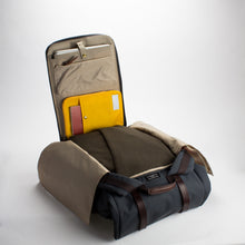 Lade das Bild in den Galerie-Viewer, Rucksack groß recycelte PET-Flaschen-Rucksäcke und Umhängetaschen-PropertyOf-Lederhaus Schliesselberger