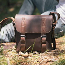 Lade das Bild in den Galerie-Viewer, Umhängetasche Büffelleder mini-Rucksäcke und Umhängetaschen-Aunts & Uncles-Lederhaus Schliesselberger