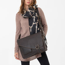 Lade das Bild in den Galerie-Viewer, Umhängetasche Büffelleder mittel-Rucksäcke und Umhängetaschen-Aunts & Uncles-Lederhaus Schliesselberger