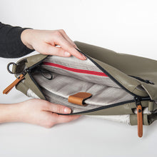 Lade das Bild in den Galerie-Viewer, Sportliche Umhängetasche Baumwollgewebe wasserabweisend-Rucksäcke und Umhängetaschen-Aunts & Uncles-Lederhaus Schliesselberger