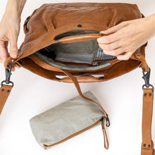 Lade das Bild in den Galerie-Viewer, Damentasche Premium-Rindleder modern 2-Rucksäcke und Umhängetaschen-Aunts & Uncles-Lederhaus Schliesselberger