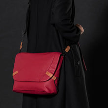 Lade das Bild in den Galerie-Viewer, Sportliche Umhängetasche Baumwollgewebe wasserabweisend-Rucksäcke und Umhängetaschen-Aunts & Uncles-Lederhaus Schliesselberger