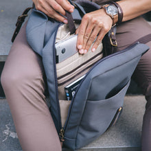 Lade das Bild in den Galerie-Viewer, Rucksack klein recycelte PET-Flaschen-Rucksäcke und Umhängetaschen-PropertyOf-Lederhaus Schliesselberger
