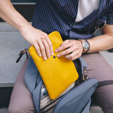 Lade das Bild in den Galerie-Viewer, Rucksack klein recycelte PET-Flaschen-Rucksäcke und Umhängetaschen-PropertyOf-Lederhaus Schliesselberger