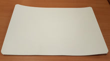 Lade das Bild in den Galerie-Viewer, Handgefertigte Schreibtischauflagen aus Rindsleder (80 x 50 cm)
