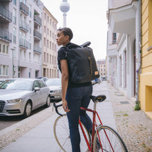 Lade das Bild in den Galerie-Viewer, Rucksack mittel recycelte PET-Flaschen-Rucksäcke und Umhängetaschen-PropertyOf-Lederhaus Schliesselberger
