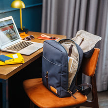 Lade das Bild in den Galerie-Viewer, Rucksack klein recycelte PET-Flaschen-Rucksäcke und Umhängetaschen-PropertyOf-Lederhaus Schliesselberger
