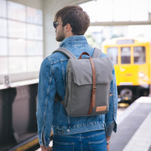 Lade das Bild in den Galerie-Viewer, Rucksack klein recycelte PET-Flaschen-Rucksäcke und Umhängetaschen-PropertyOf-Lederhaus Schliesselberger
